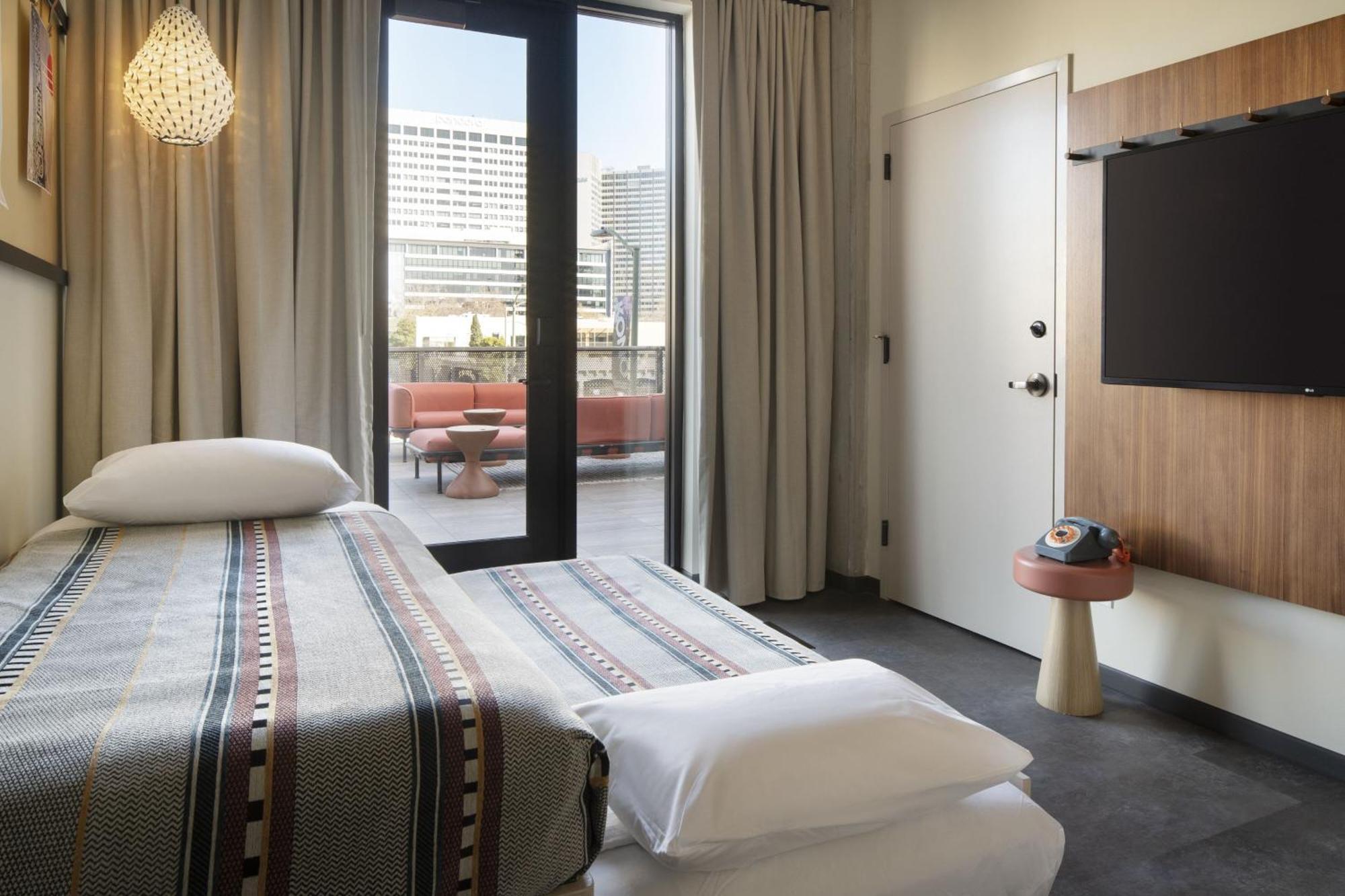 Moxy Oakland Uptown Hotel Exterior photo